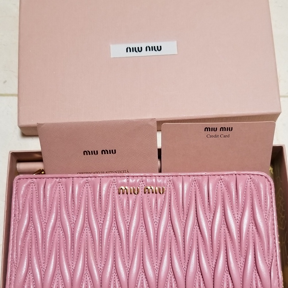MIU MIU SIGNATURE WALLET
